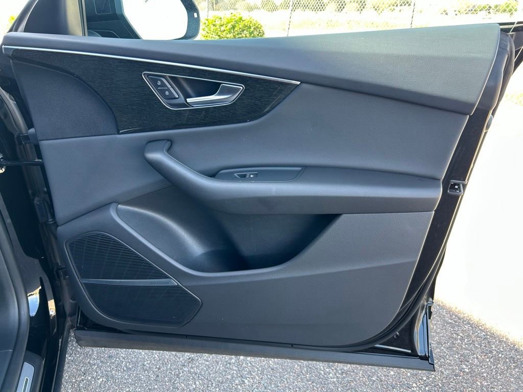 Used 2022 Audi Q8 Premium Plus w/ Premium Plus Package image 48