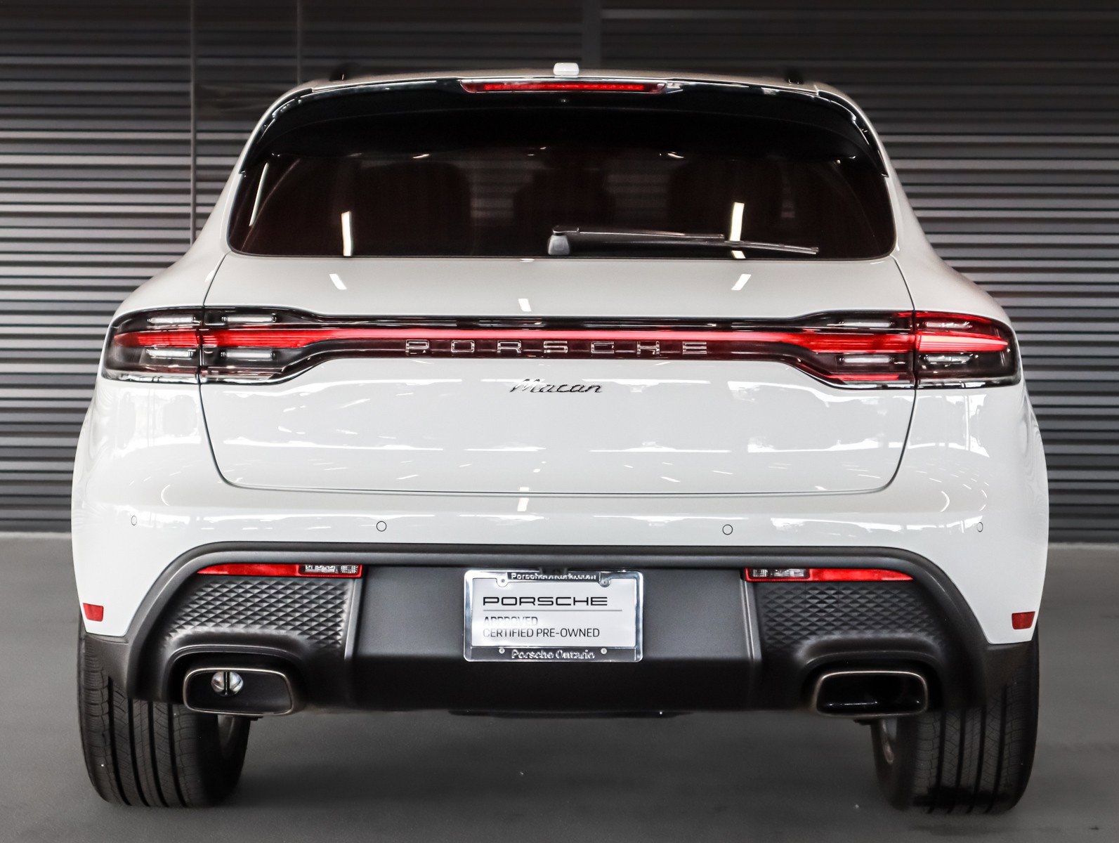 Certified 2025 Porsche Macan image 9