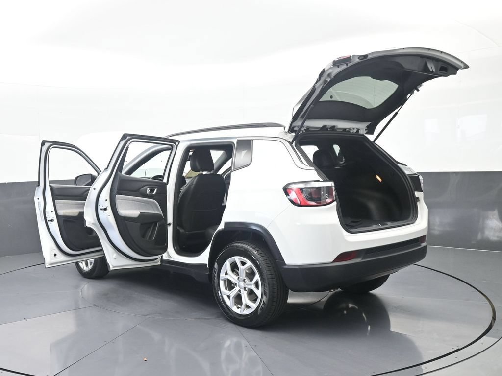 Used 2024 Jeep Compass Latitude AWD/4WD image 70