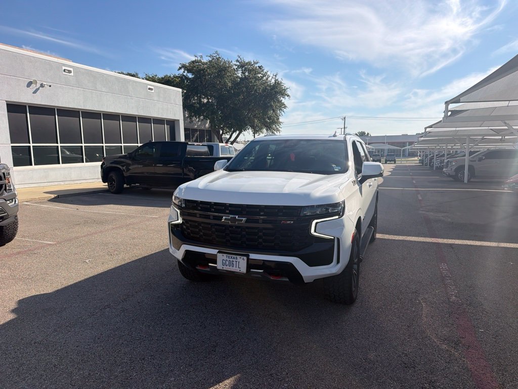 Used 2023 Chevrolet Tahoe Z71 w/ Luxury Package AWD/4WD image 2