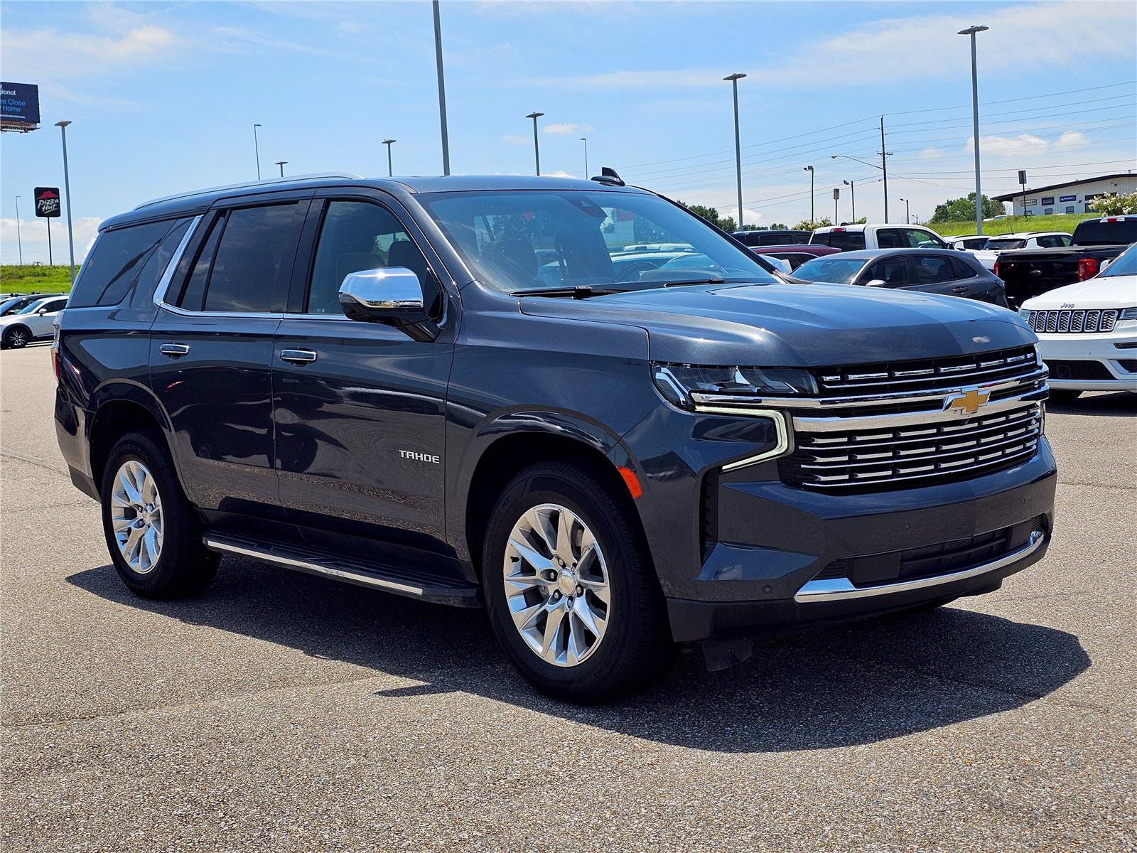 Used 2021 Chevrolet Tahoe Premier w/ Premium Package AWD/4WD image 5