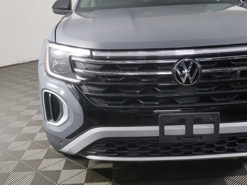 Used 2024 Volkswagen Atlas Peak Edition SE AWD/4WD image 14