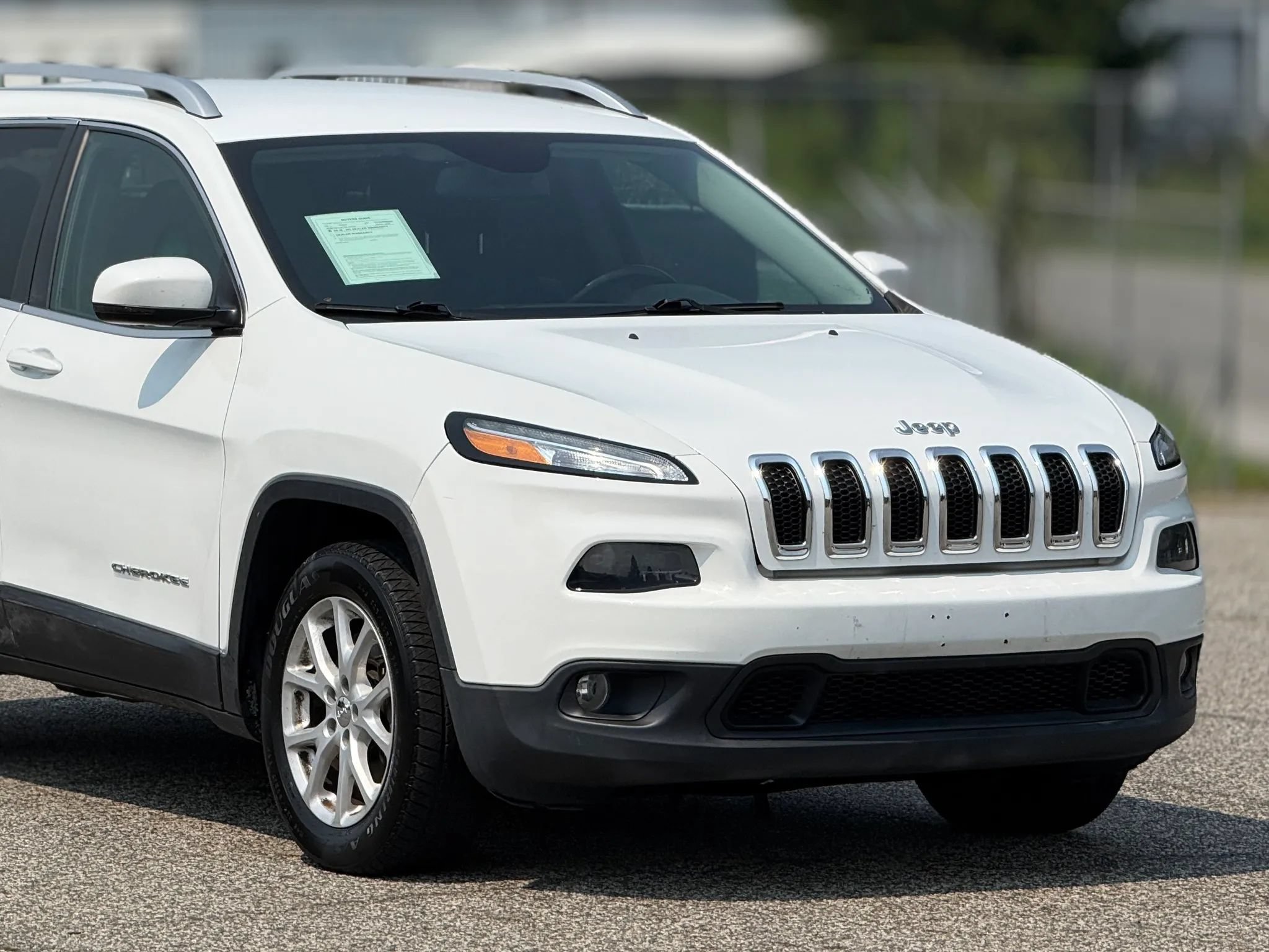 Used 2017 Jeep Cherokee Latitude w/ Safety/Convenience Group AWD/4WD image 15