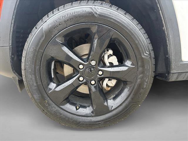 Used 2023 Jeep Grand Cherokee Altitude image 12