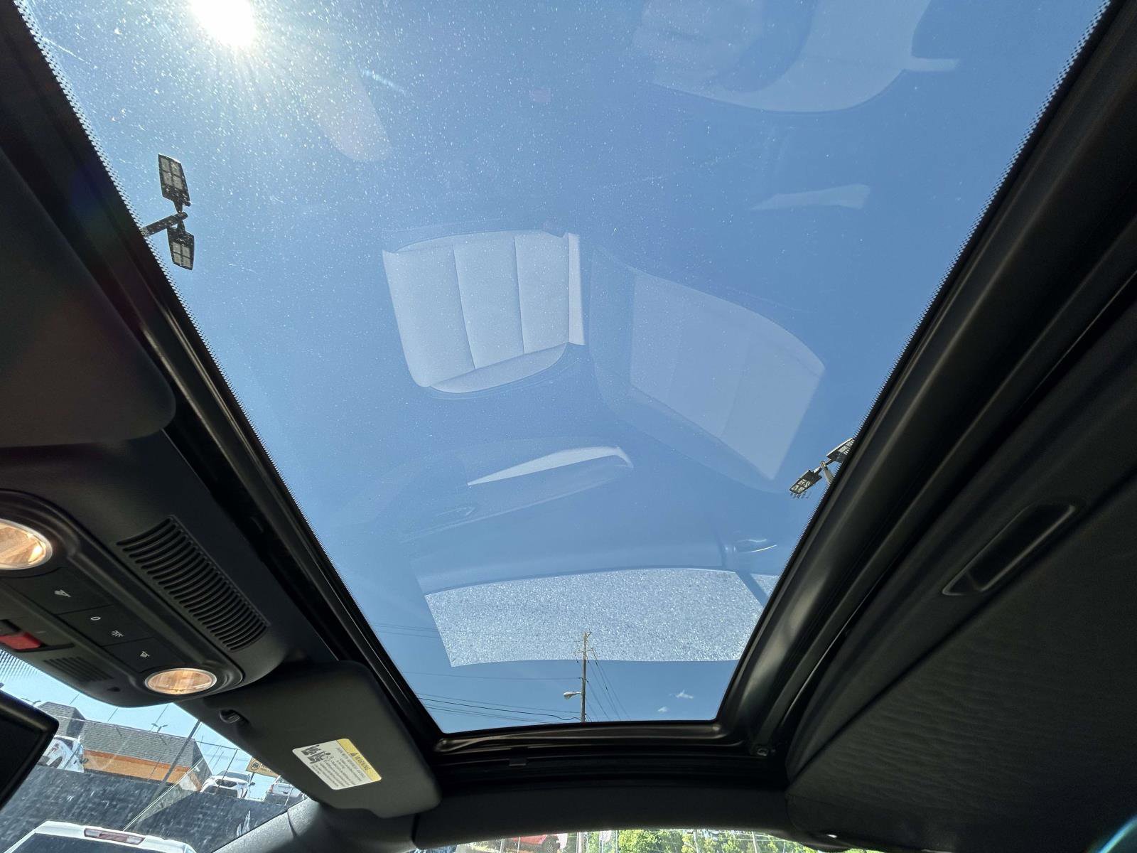 Used 2015 Volkswagen Eos Executive FWD image 19