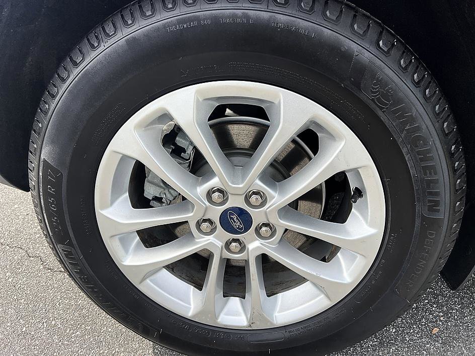 Used 2021 Ford Escape SE image 11