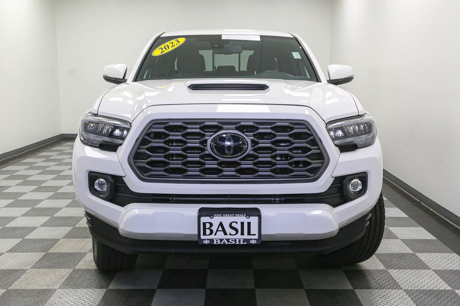 Used 2023 Toyota Tacoma TRD Sport AWD/4WD image 3