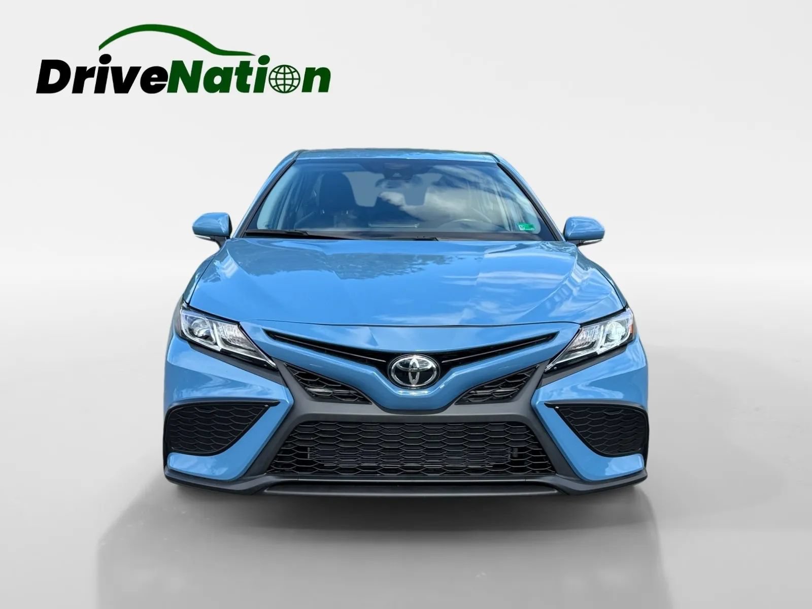 Used 2023 Toyota Camry SE FWD image 2