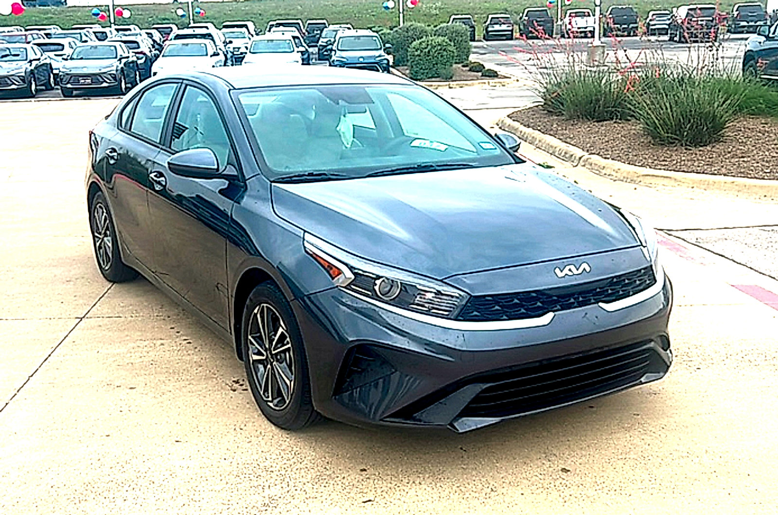 Used 2023 Kia Forte LXS FWD image 4