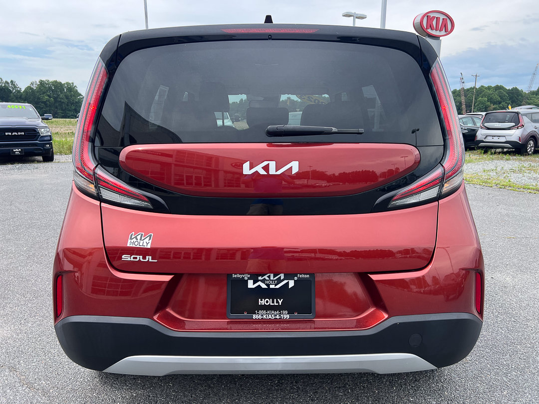Used 2023 Kia Soul LX w/ LX Technology Package FWD image 4