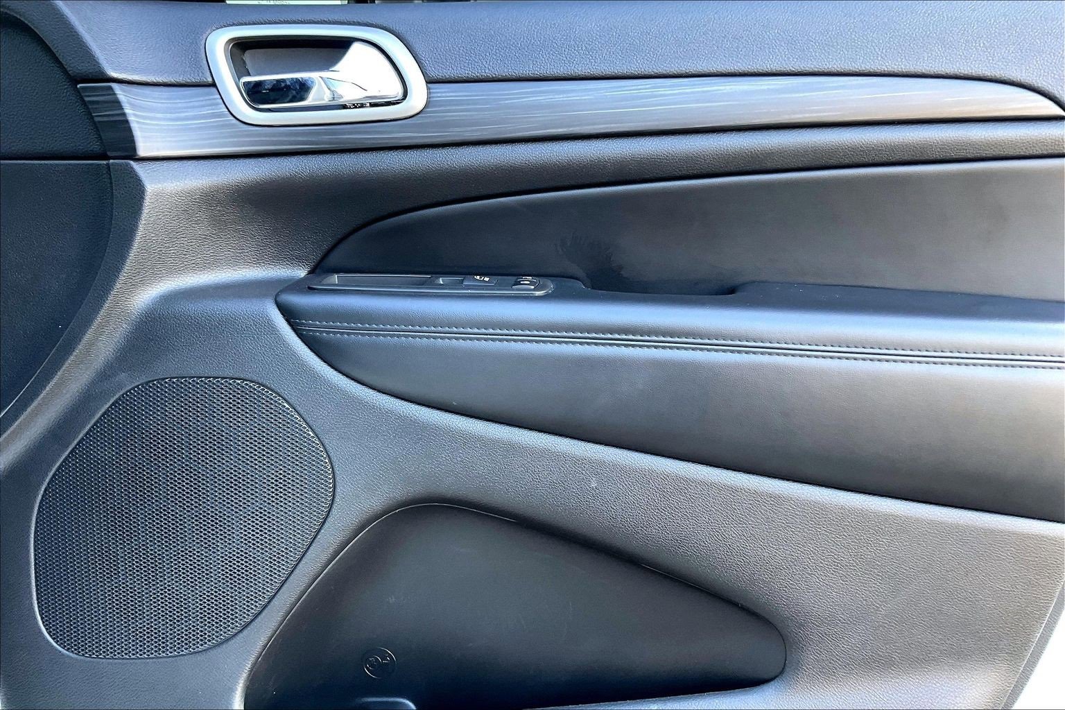 Used 2022 Jeep Grand Cherokee Laredo X image 18