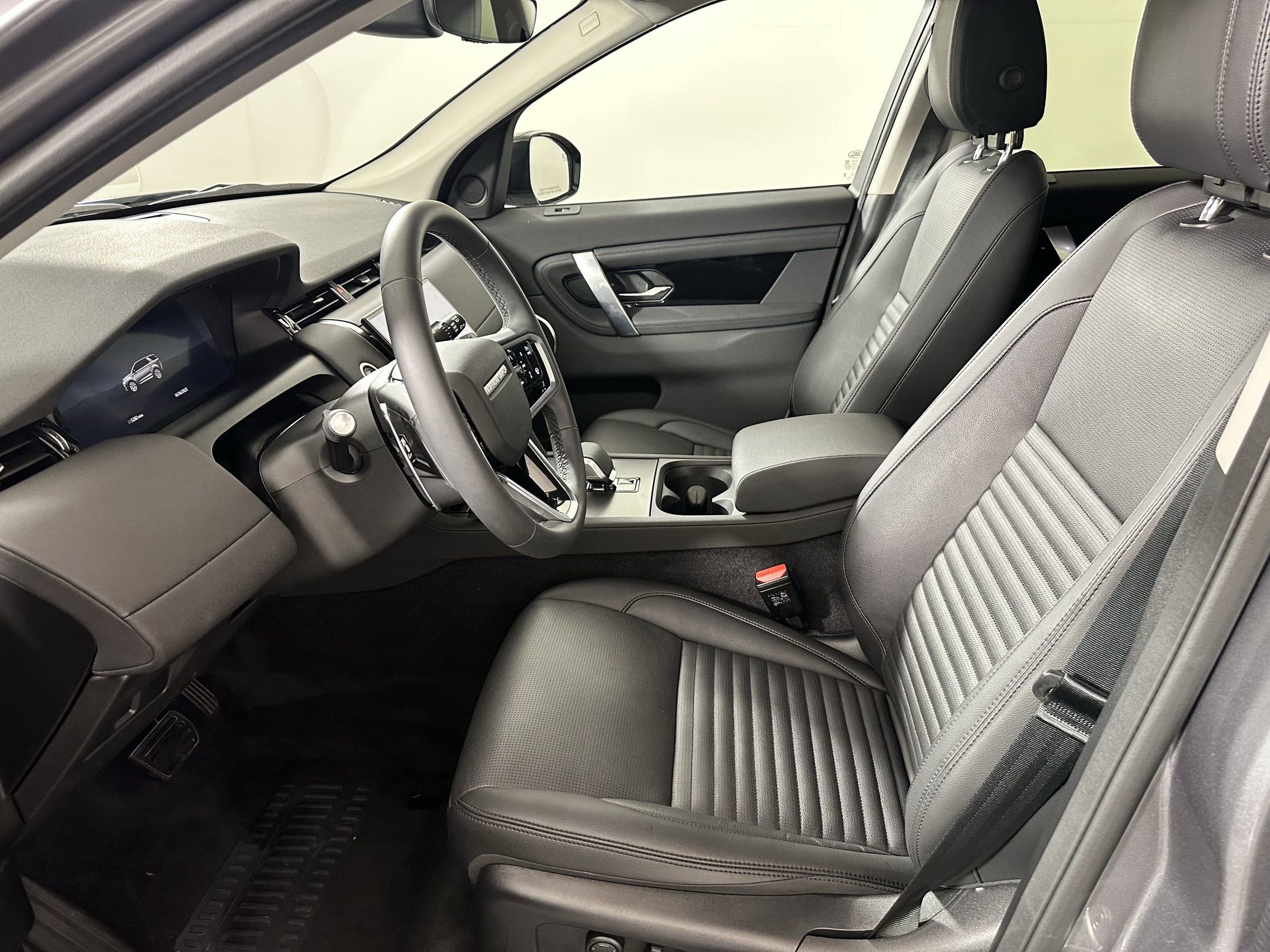 Certified 2025 Land Rover Discovery Sport S image 5