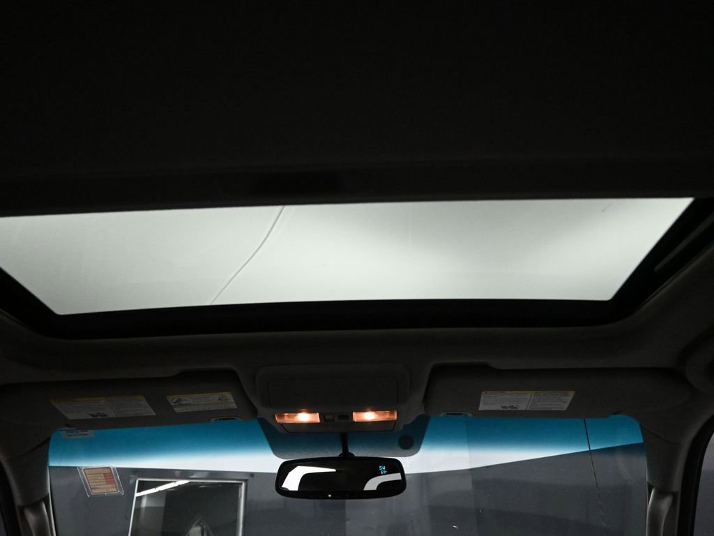 Used 2014 Nissan Frontier SL w/ SL Moonroof Package image 19