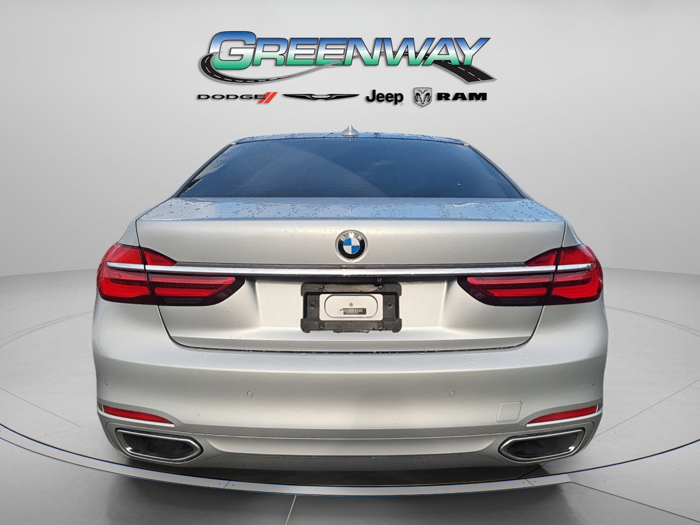 Used 2018 BMW 750i image 2