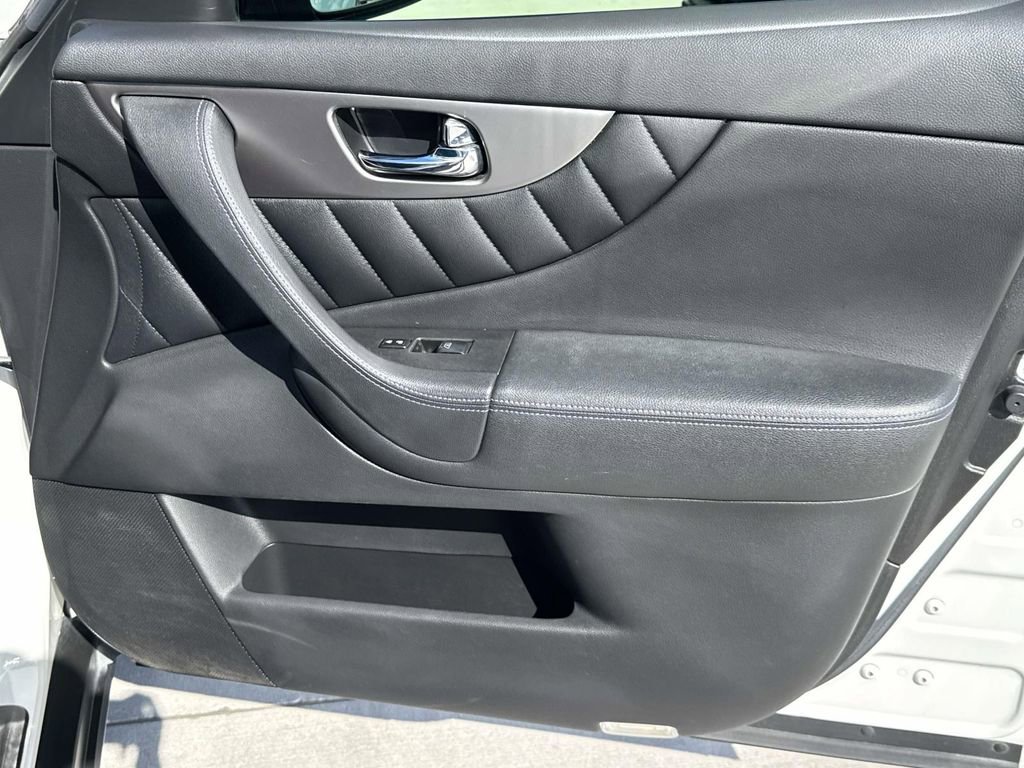 Used 2017 INFINITI QX70 2WD w/ Premium Package image 18