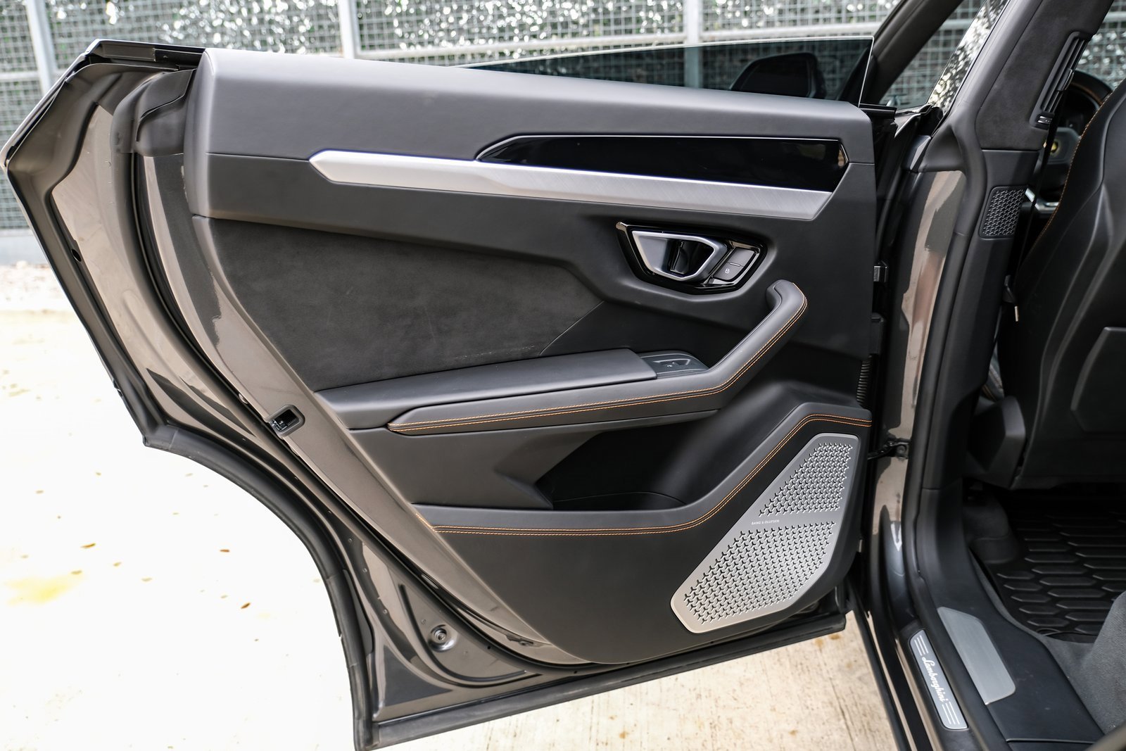 Used 2020 Lamborghini Urus image 47