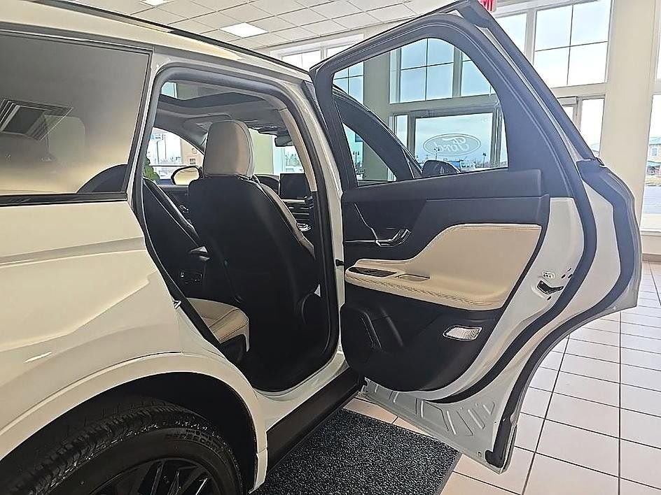 Used 2025 Lincoln Corsair AWD w/ Equipment Group 101A image 36