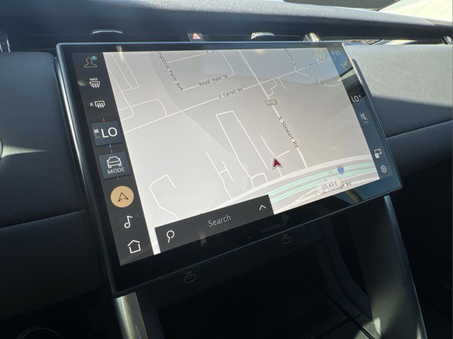 Used 2025 Land Rover Discovery Sport S image 27