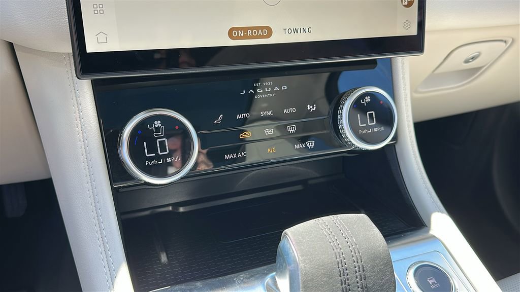 Certified 2023 Jaguar F-PACE R-Dynamic S image 17