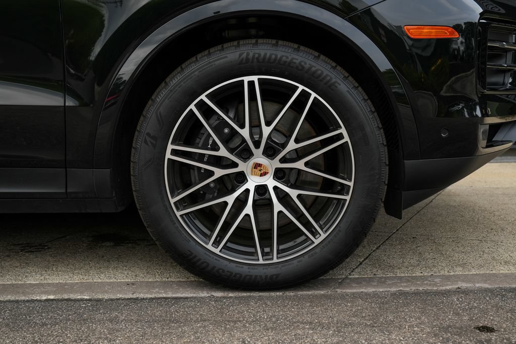 Certified 2025 Porsche Cayenne E-Hybrid AWD/4WD image 39