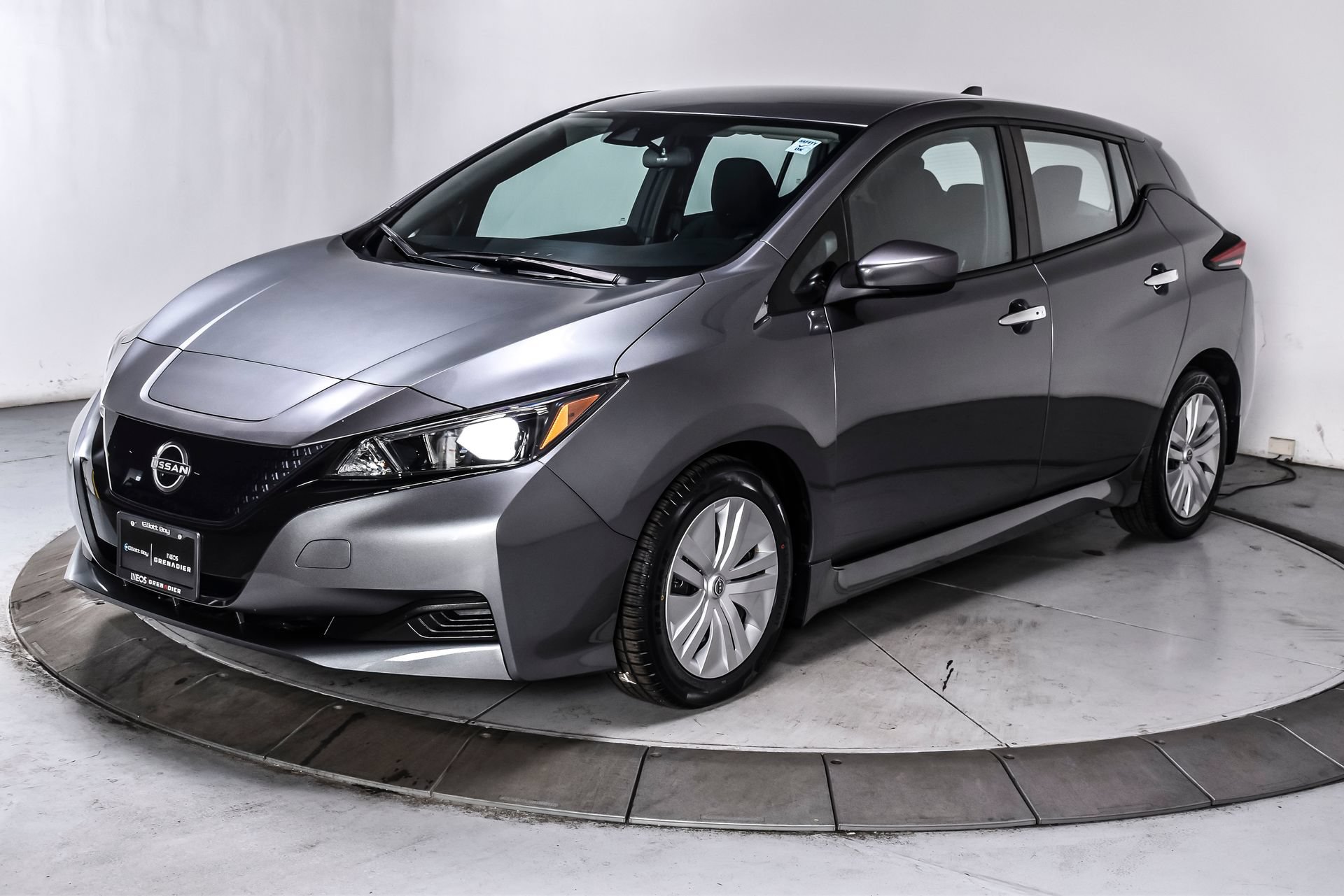 Used 2023 Nissan Leaf S FWD image 3