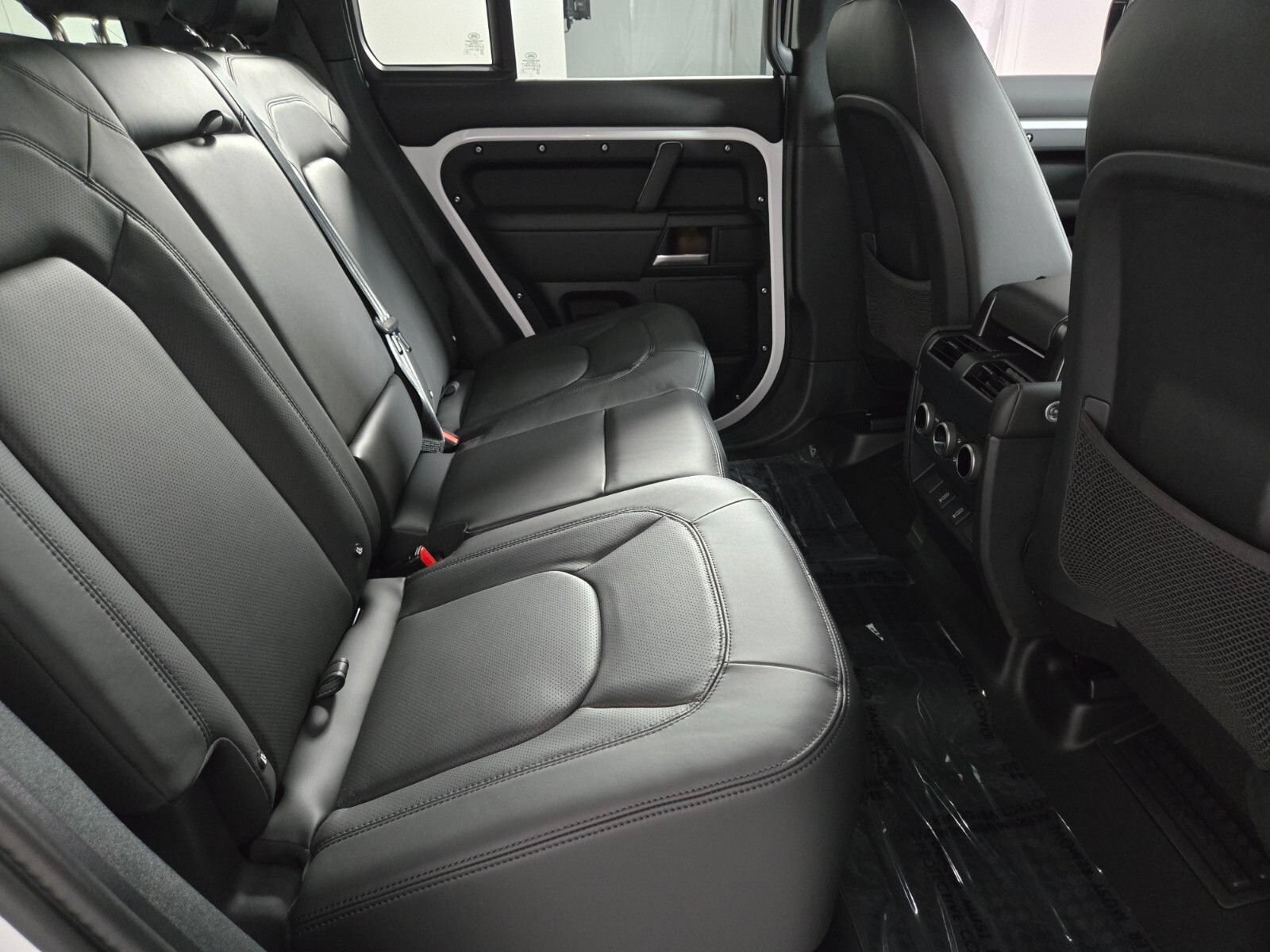 New 2026 Land Rover Defender 110 X-Dynamic SE AWD/4WD image 18