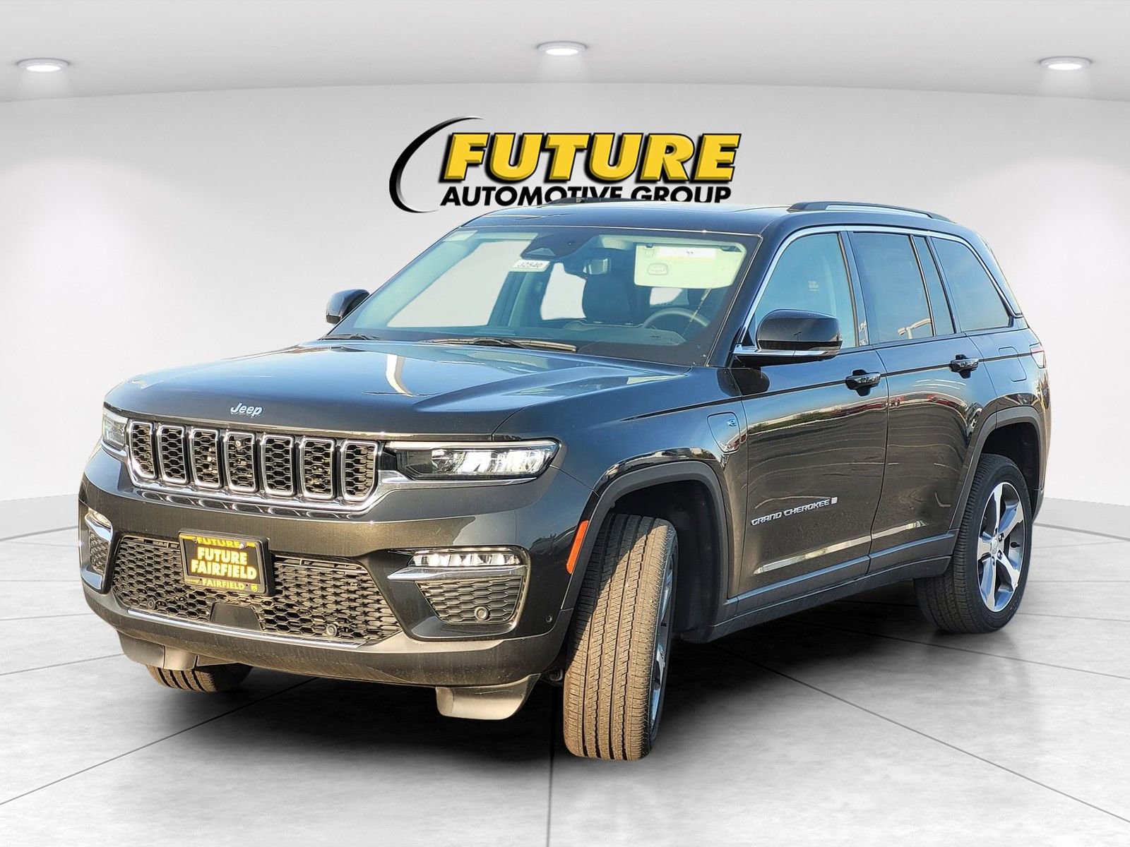 New 2024 Jeep Grand Cherokee Limited 4xe w/ Luxury Tech Group II image 8