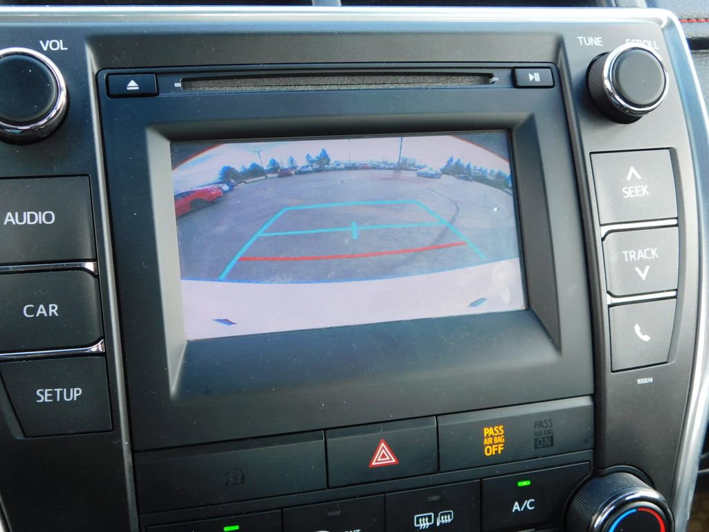 Used 2016 Toyota Camry SE w/ Moonroof Package image 30