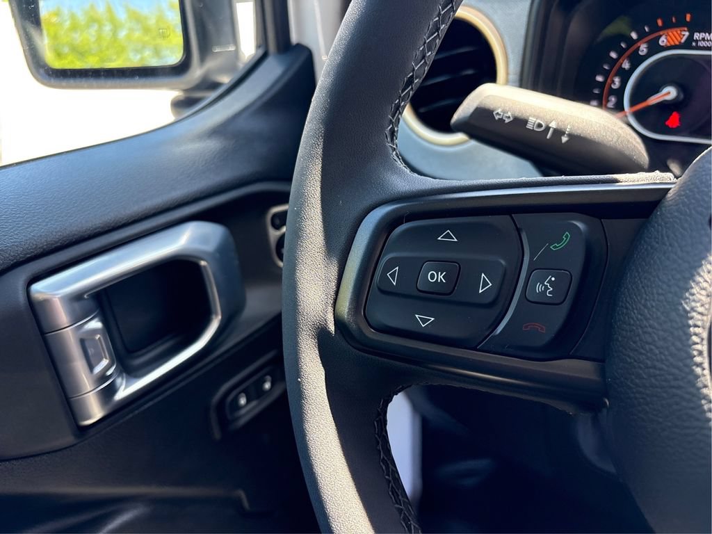 Used 2025 Jeep Wrangler Sport AWD/4WD image 36