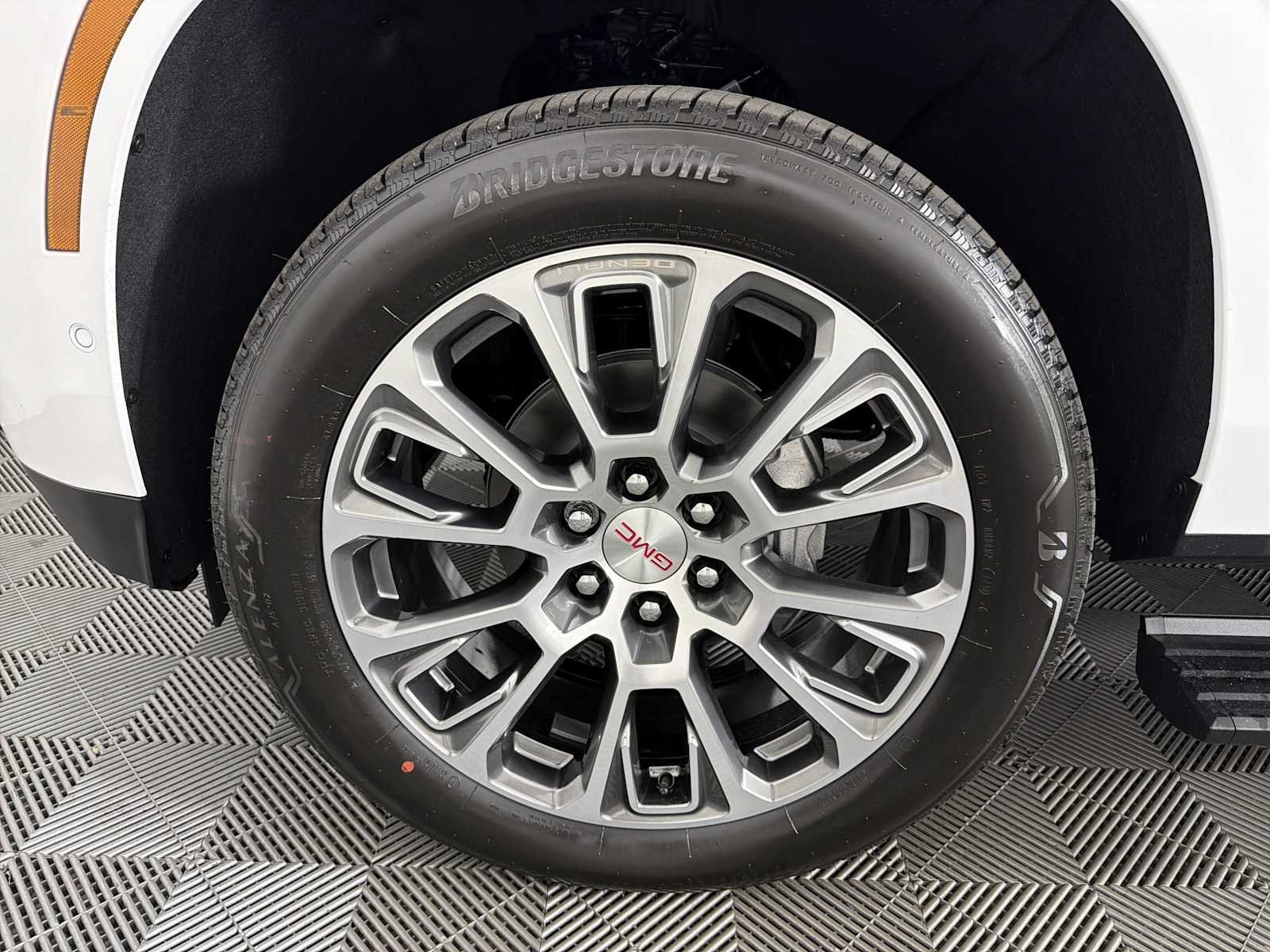 New 2026 GMC Yukon XL Denali w/ Denali Reserve Package AWD/4WD image 10