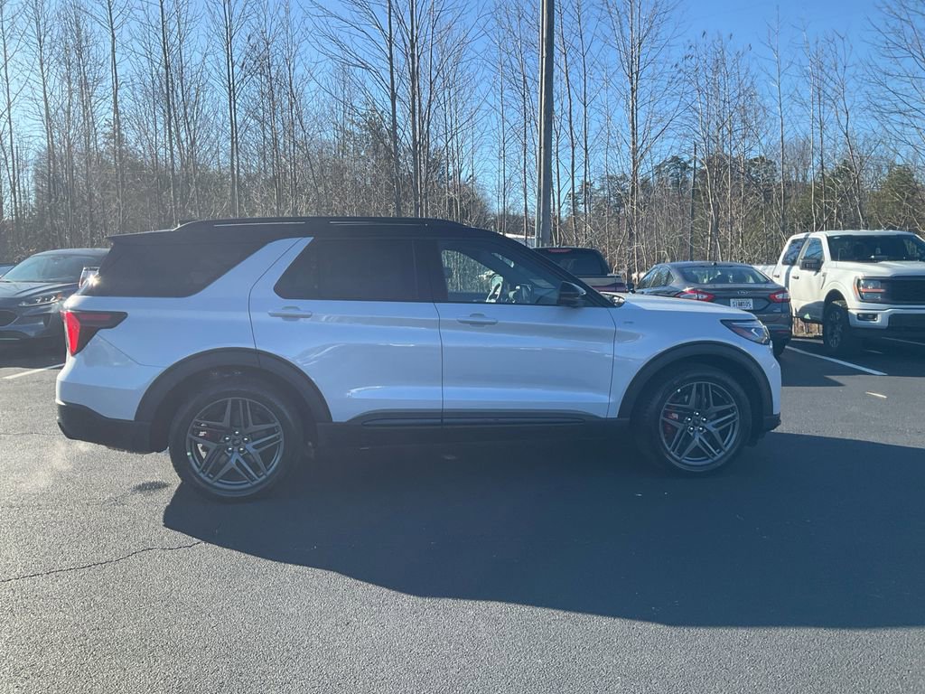 New 2026 Ford Explorer ST-Line w/ ST-Line Street Pack image 4
