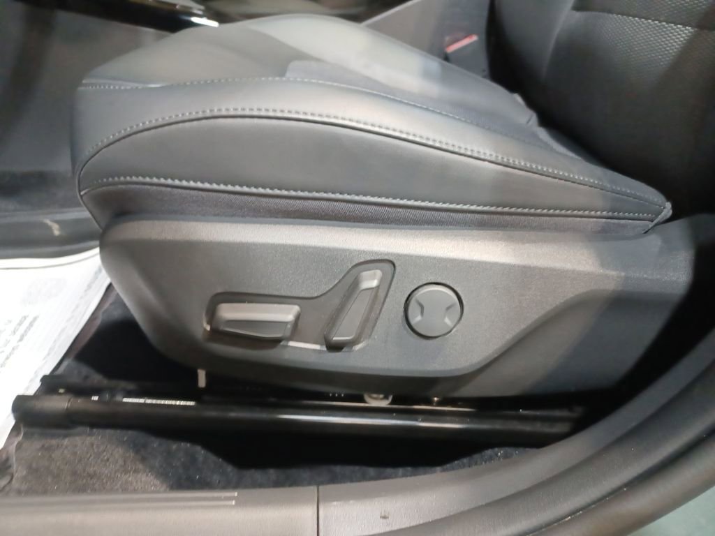 Used 2024 Kia Niro EX Touring image 14