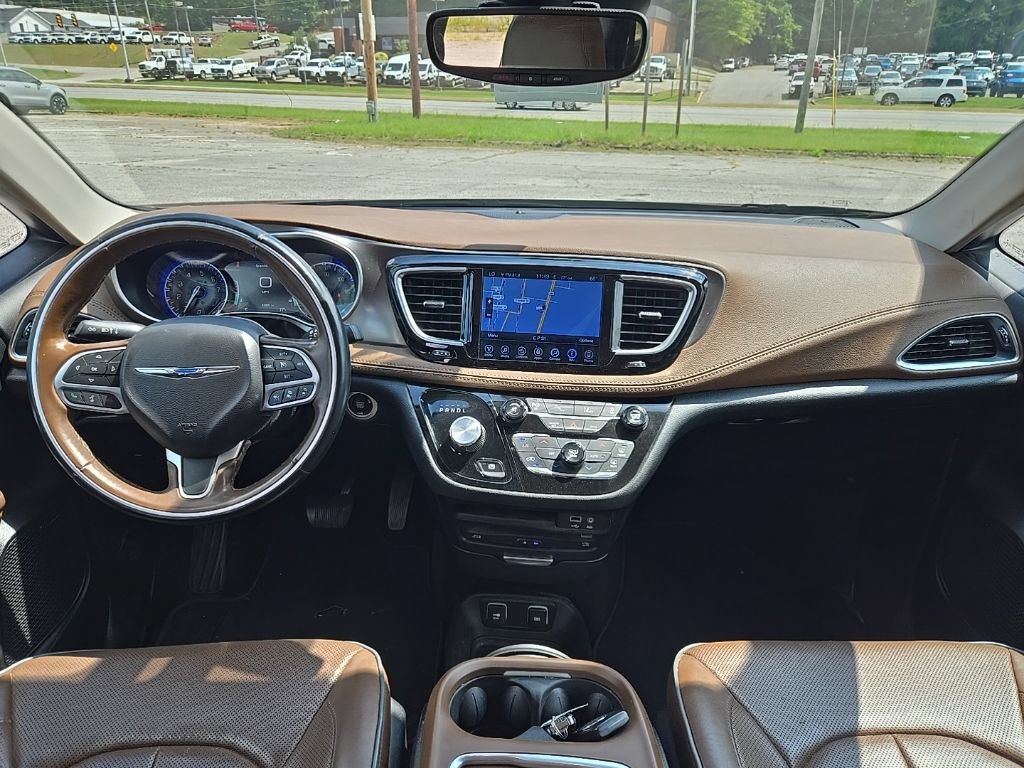 Used 2017 Chrysler Pacifica Limited FWD image 3