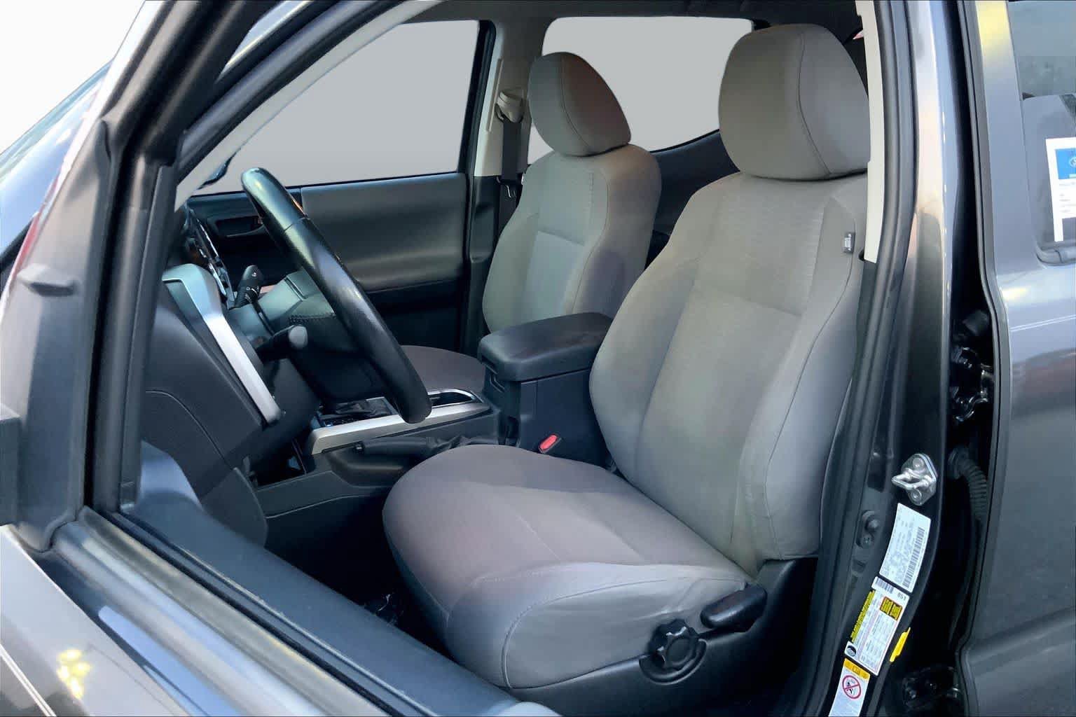Used 2019 Toyota Tacoma SR5 RWD image 8