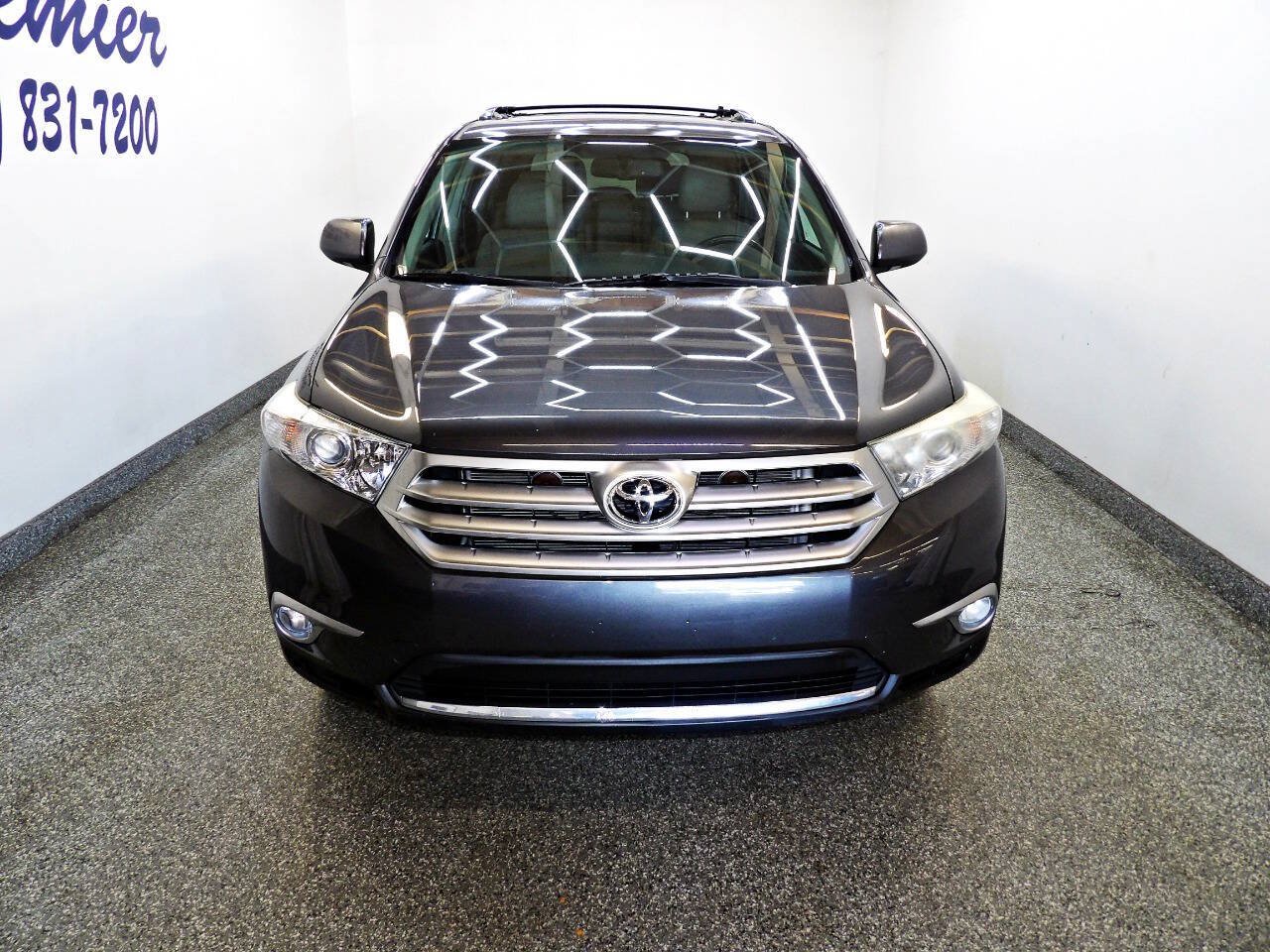 Used 2012 Toyota Highlander Limited w/ Tow Pkg AWD/4WD image 2