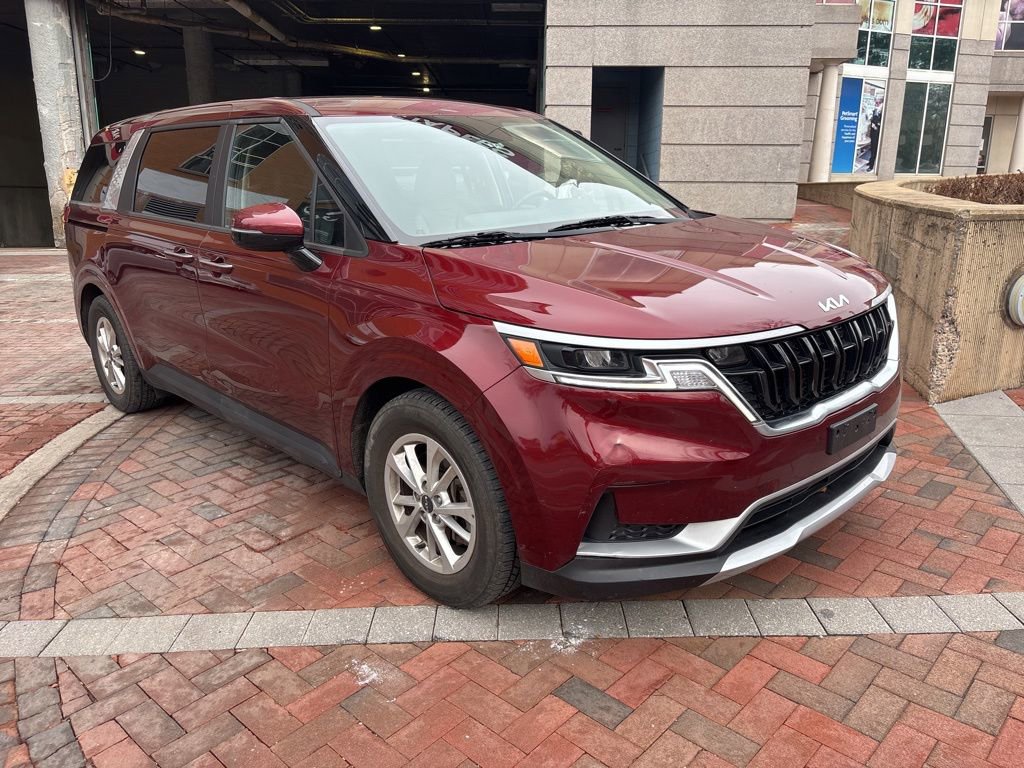 Used 2022 Kia Carnival LX image 1