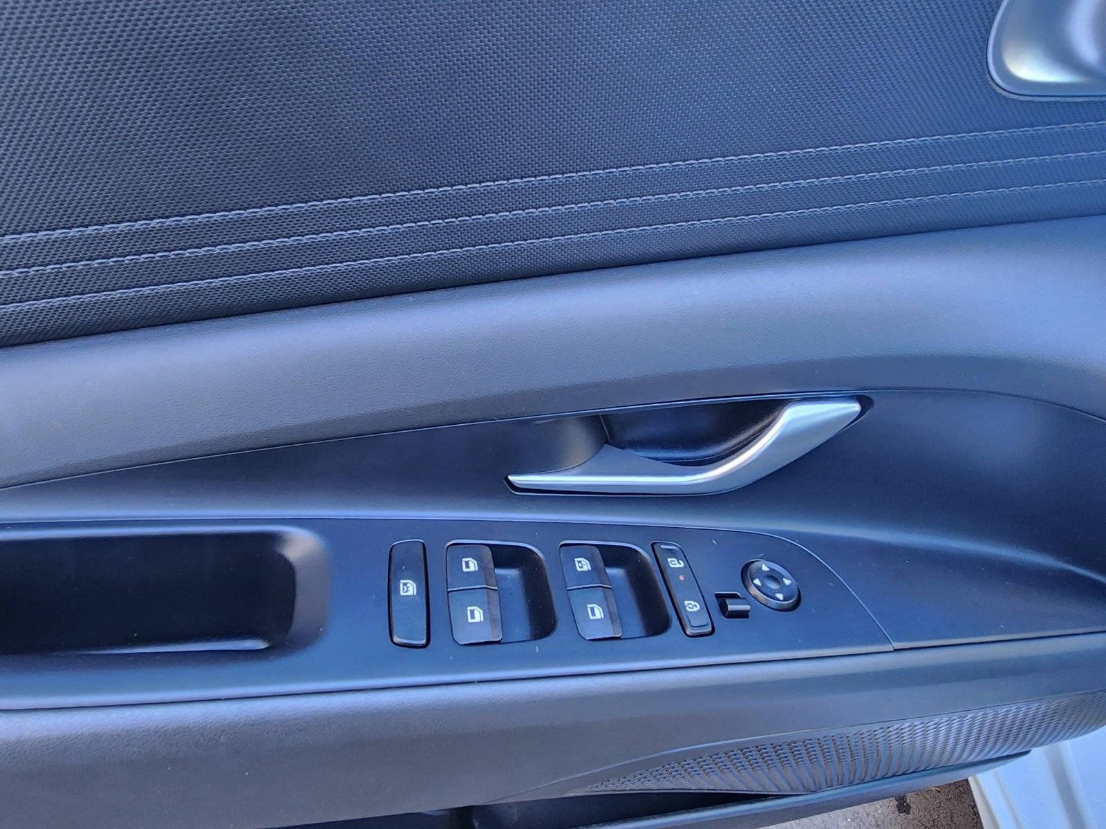 Certified 2025 Hyundai Elantra Blue image 9