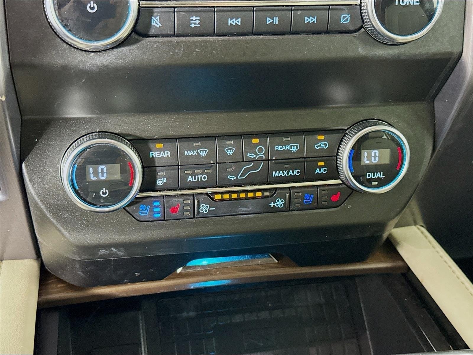 Used 2020 Ford Expedition Platinum AWD/4WD image 18