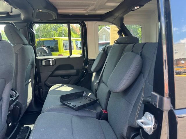 Used 2025 Jeep Wrangler Unlimited Sahara AWD/4WD image 19