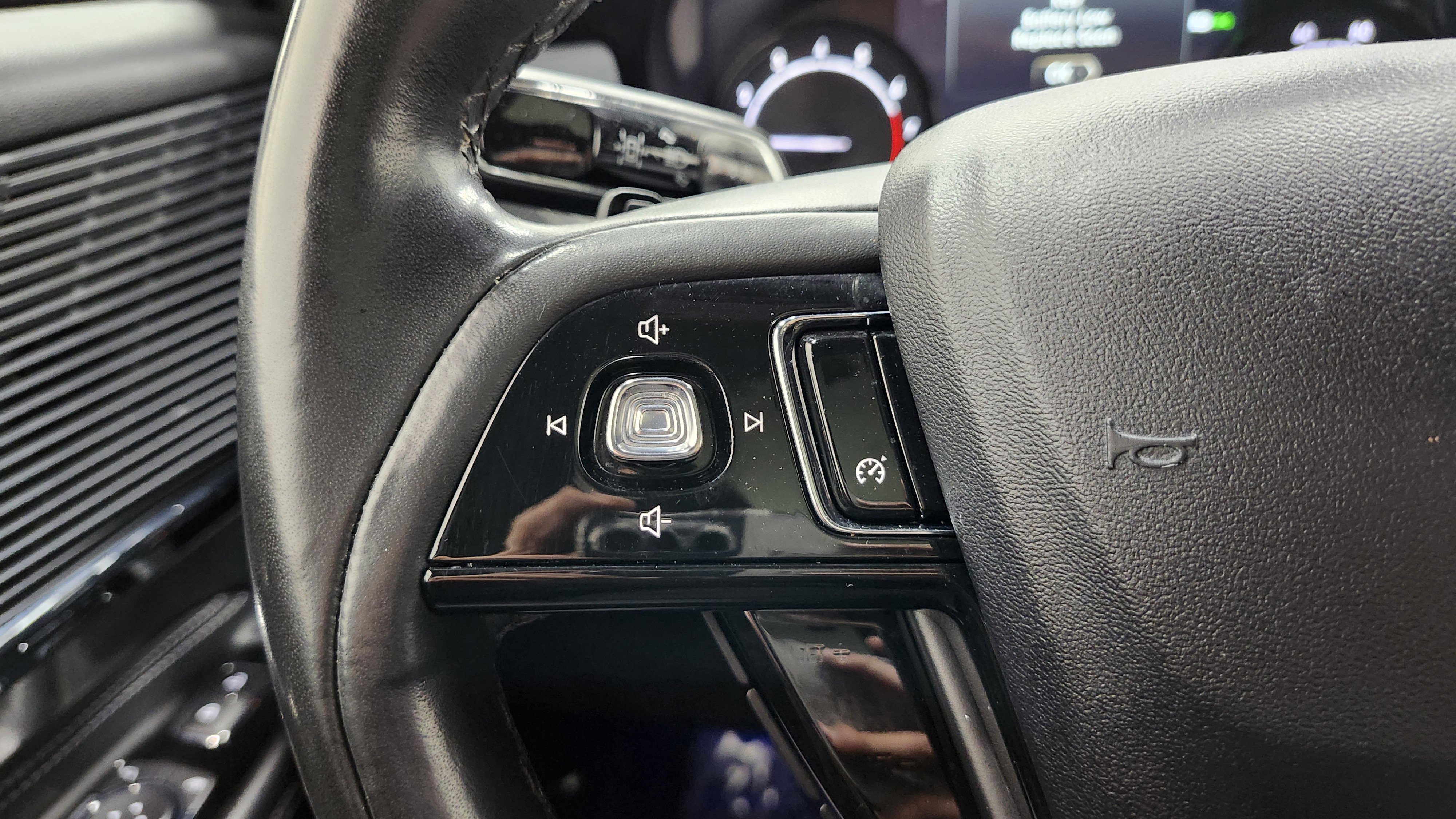 Used 2021 Lincoln Corsair AWD w/ Premium Package image 37