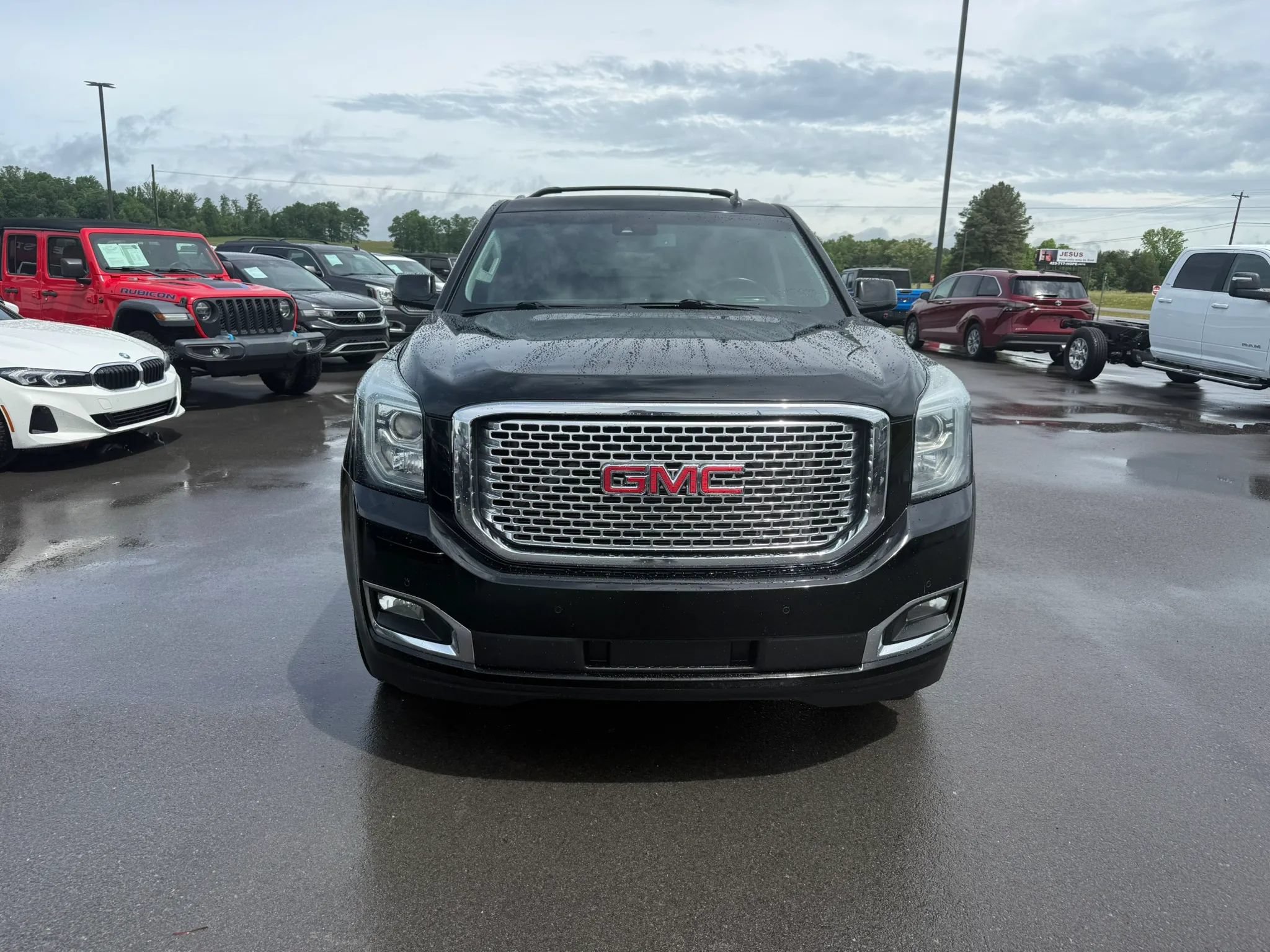 Used 2015 GMC Yukon XL Denali w/ Touring Package RWD image 6