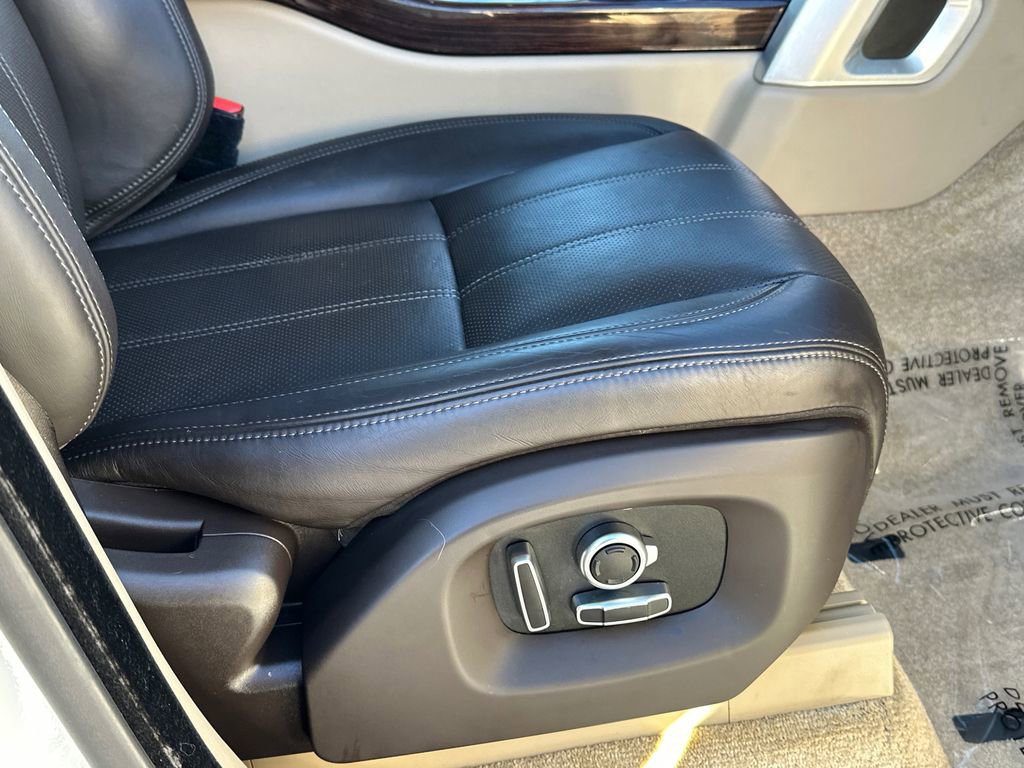 Used 2016 Land Rover Range Rover HSE image 13