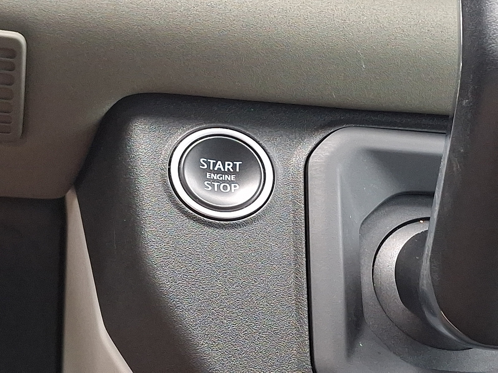 Used 2021 Land Rover Defender 90 First Edition AWD/4WD image 25