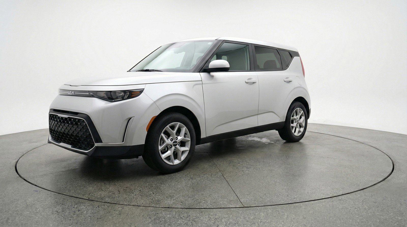 Used 2025 Kia Soul LX w/ LX Technology Package FWD image 3