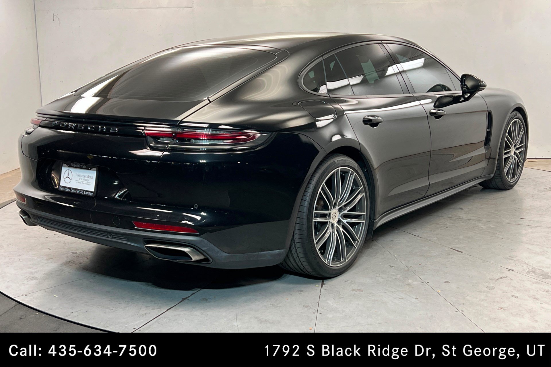 Used 2017 Porsche Panamera 4 AWD/4WD image 5