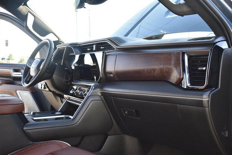 Used 2025 GMC Sierra 3500 Denali Ultimate image 31