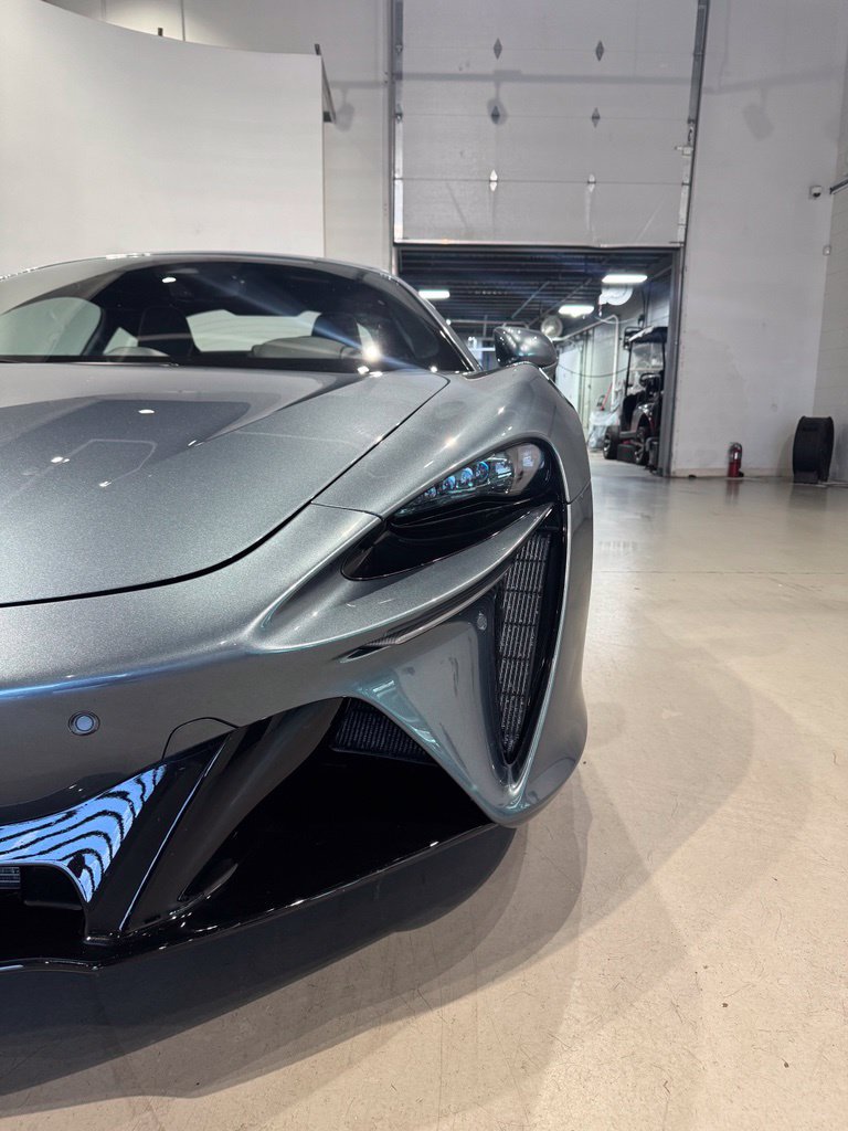 Used 2023 McLaren Artura RWD image 29
