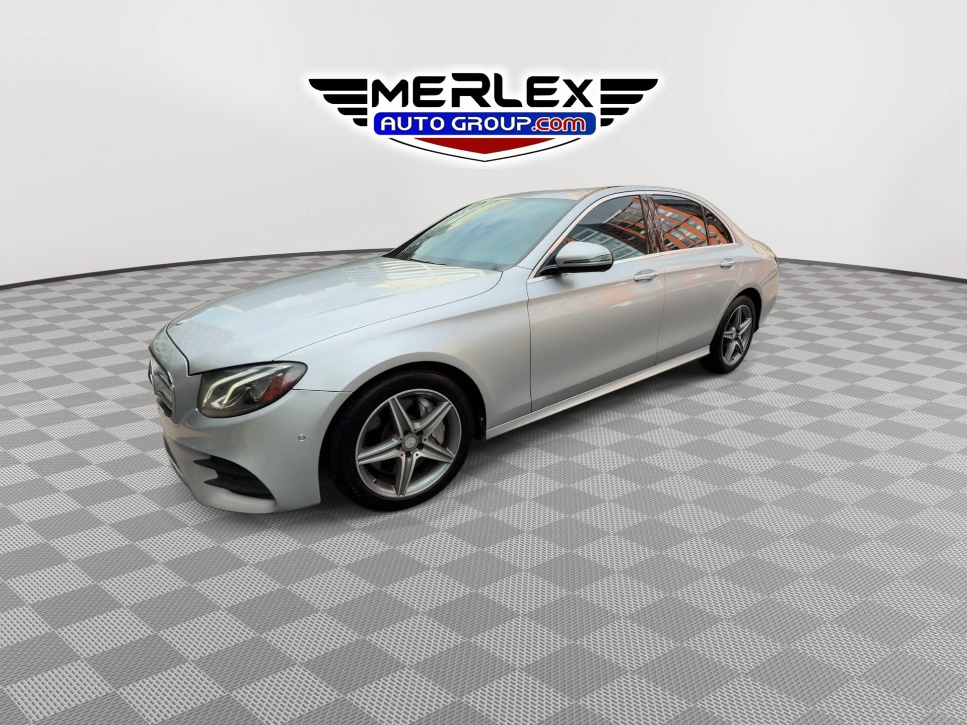 Used 2017 Mercedes-Benz E 300 4MATIC image 4