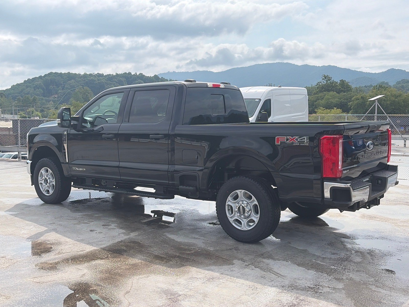 New 2026 Ford F250 XLT w/ FX4 Off-Road Package AWD/4WD image 5