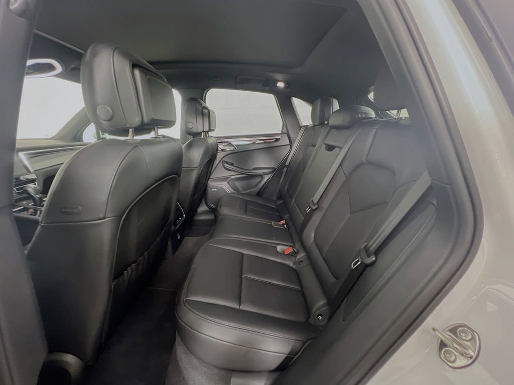 Certified 2025 Porsche Macan AWD/4WD image 24